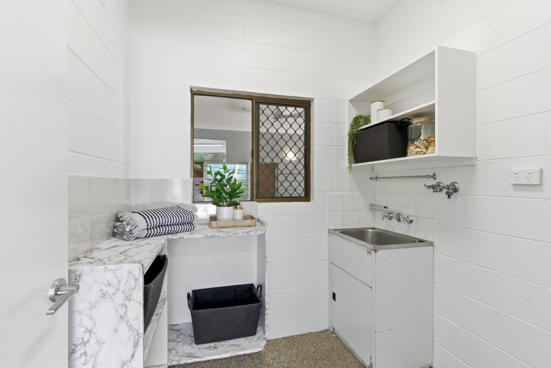 Property: 44 Scott St, BUNGALOW, QLD, 4870 photo-2