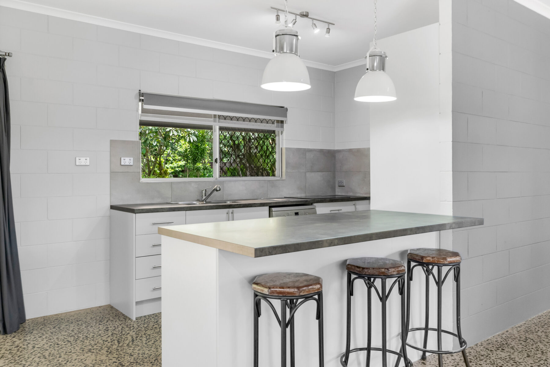 Rental: HOLLOWAYS BEACH, QLD, 4878 photo-17