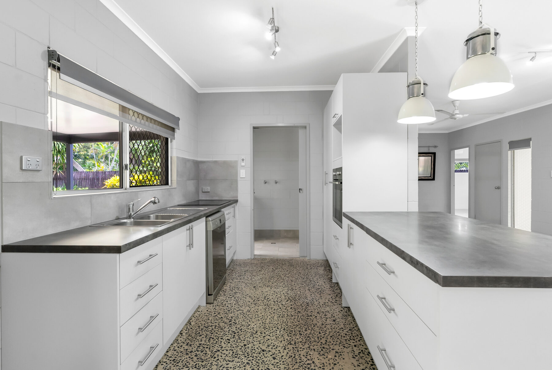 Rental: HOLLOWAYS BEACH, QLD, 4878 photo-21