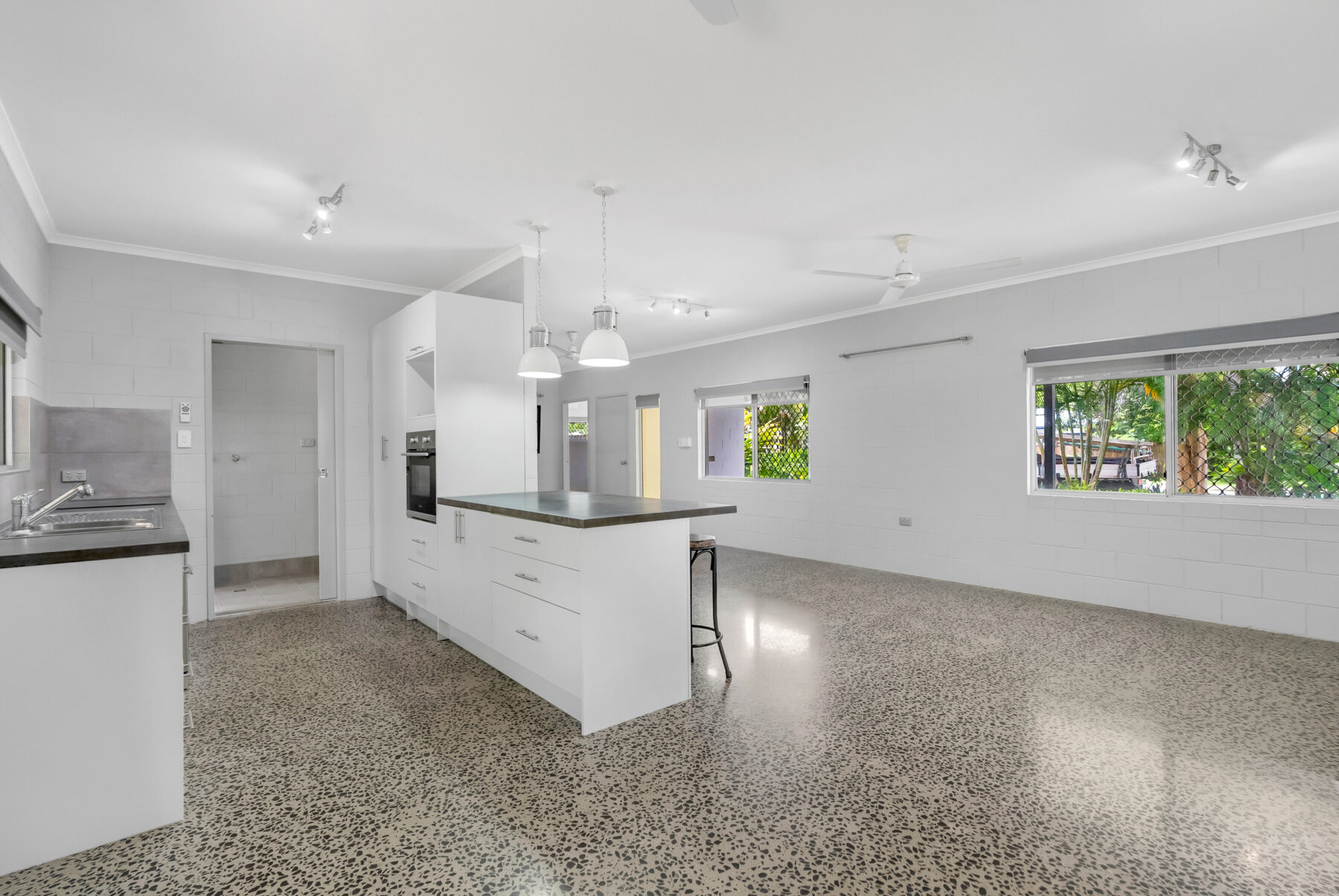 Rental: HOLLOWAYS BEACH, QLD, 4878 photo-23