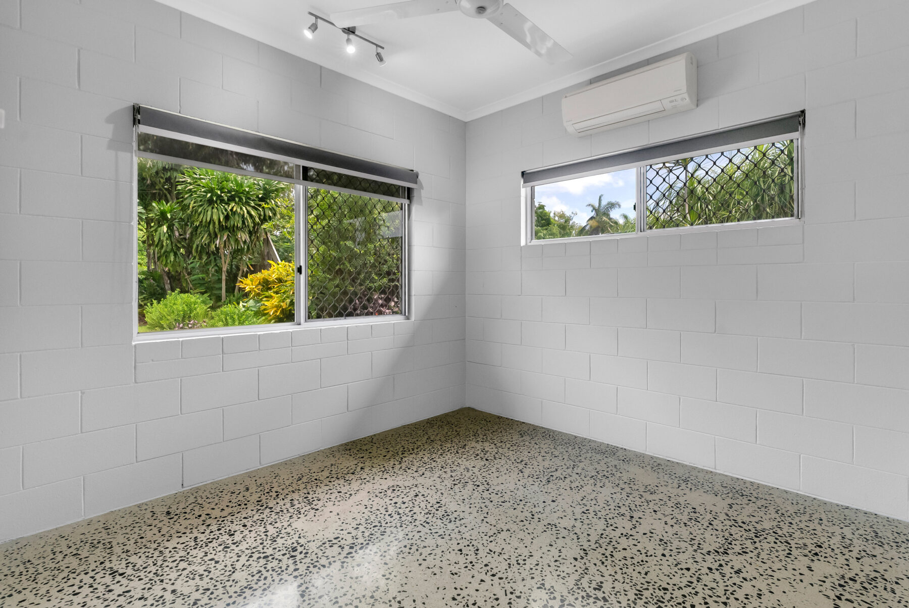 Rental: HOLLOWAYS BEACH, QLD, 4878 photo-24