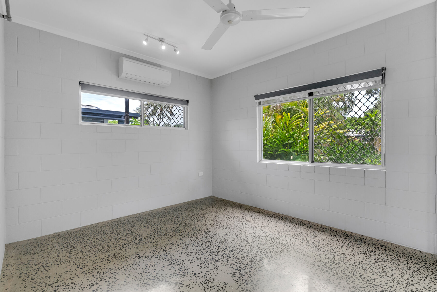 Rental: HOLLOWAYS BEACH, QLD, 4878 photo-26