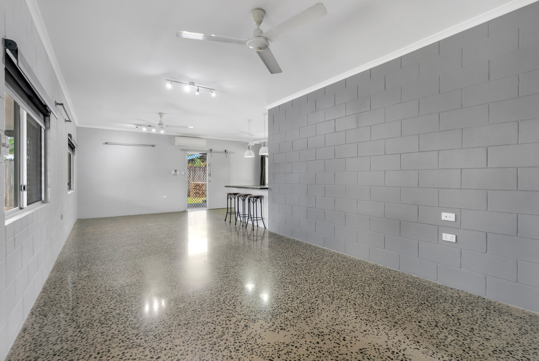 Rental: HOLLOWAYS BEACH, QLD, 4878 photo-27