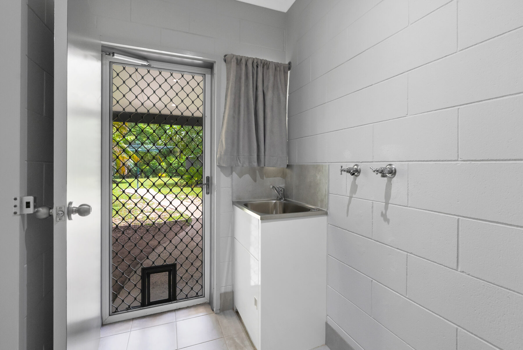 Rental: HOLLOWAYS BEACH, QLD, 4878 photo-16