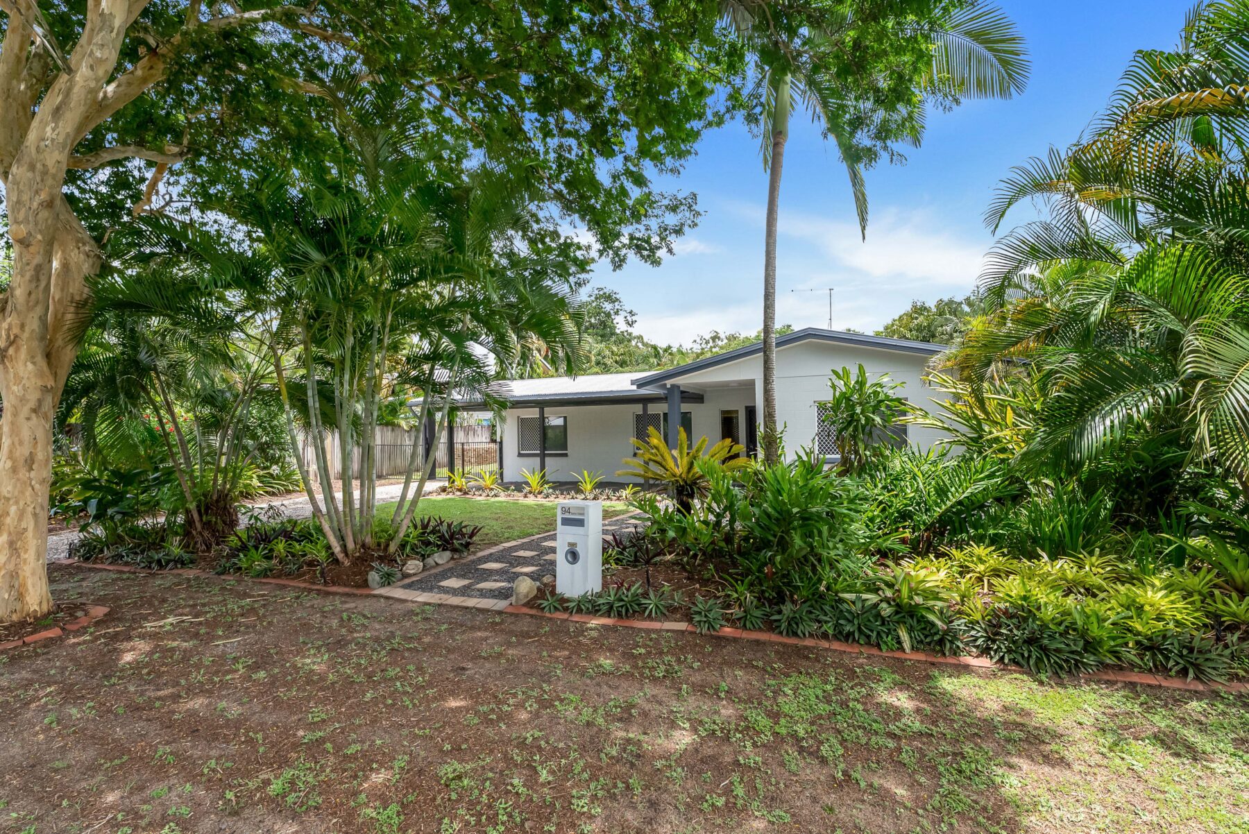 Rental: HOLLOWAYS BEACH, QLD, 4878 photo-15
