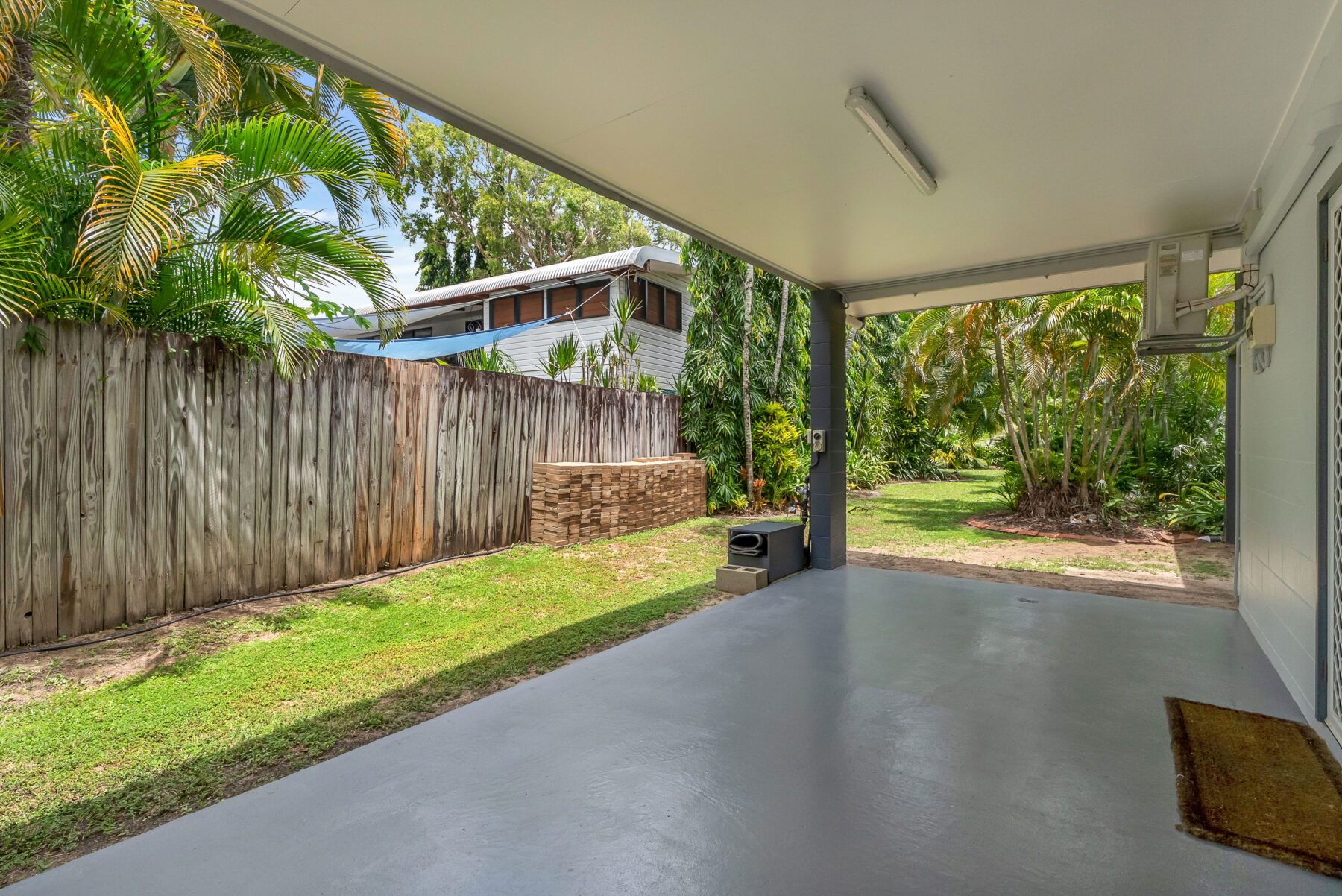 Rental: HOLLOWAYS BEACH, QLD, 4878 photo-1