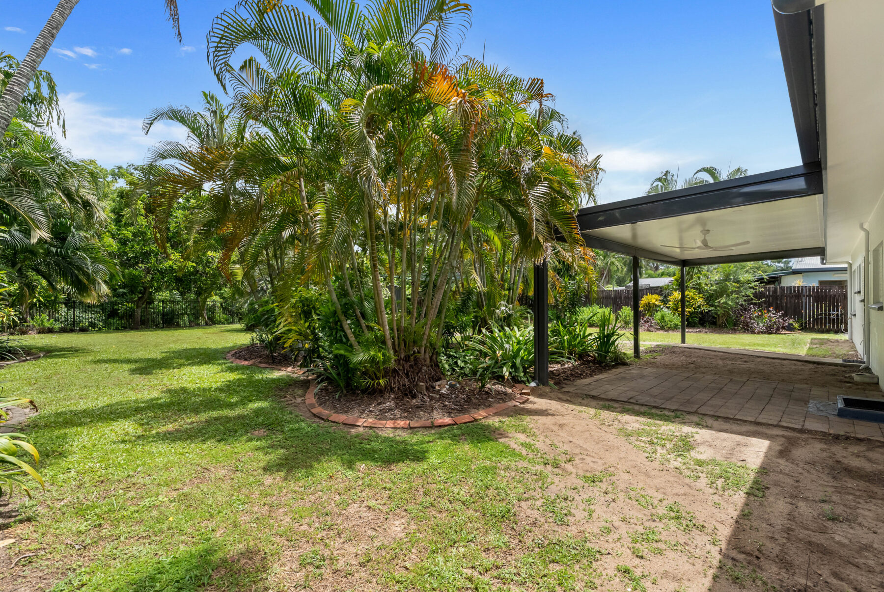 Rental: HOLLOWAYS BEACH, QLD, 4878 photo-2