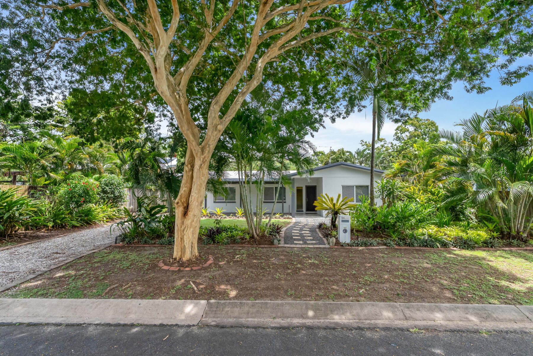 Rental: HOLLOWAYS BEACH, QLD, 4878 photo-3
