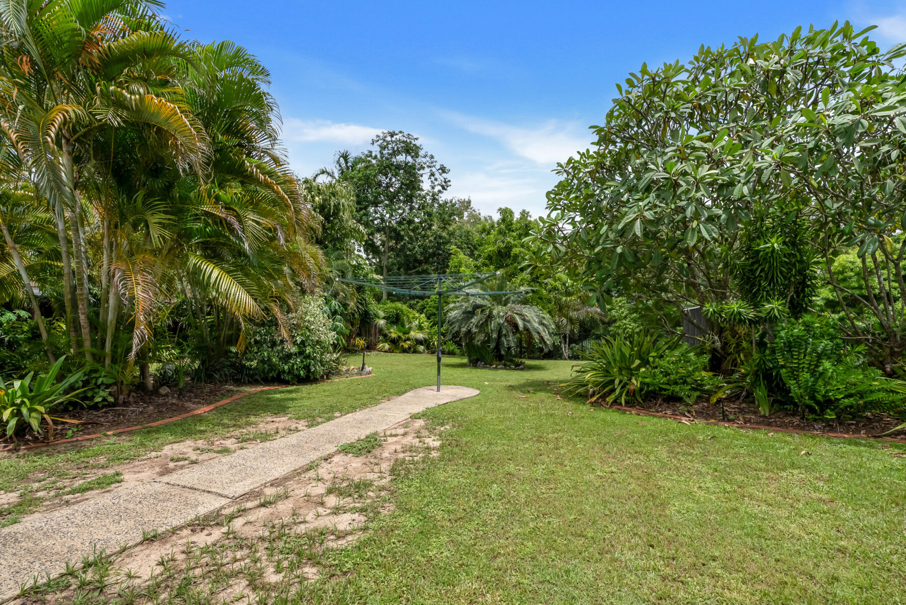 Rental: HOLLOWAYS BEACH, QLD, 4878 photo-4