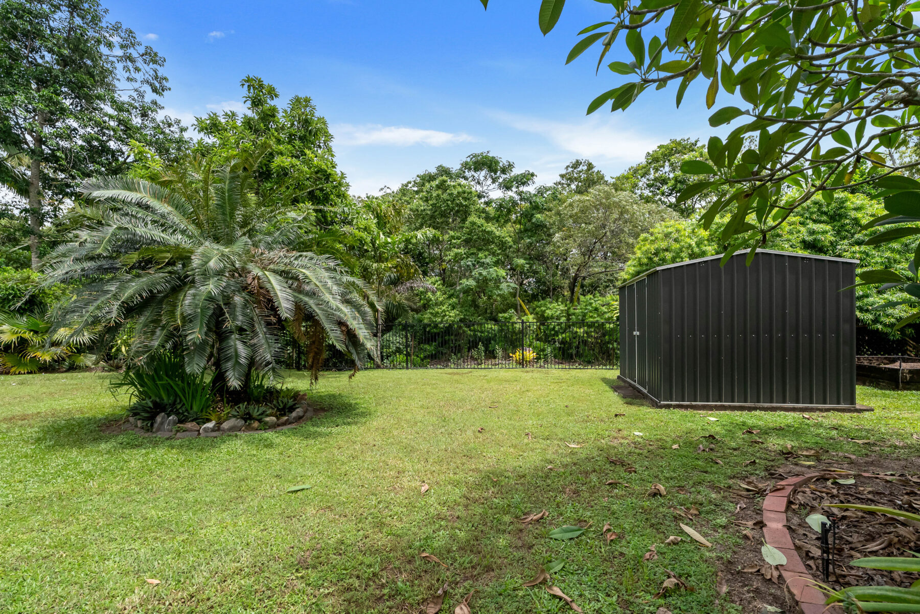 Rental: HOLLOWAYS BEACH, QLD, 4878 photo-5