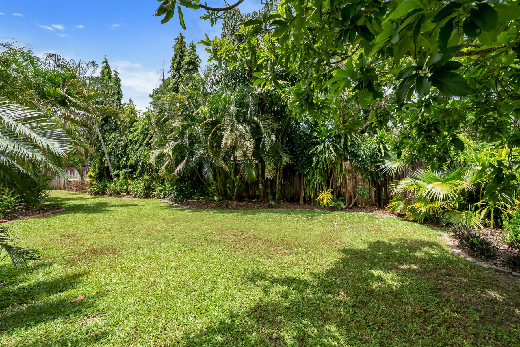 Rental: HOLLOWAYS BEACH, QLD, 4878 photo-8