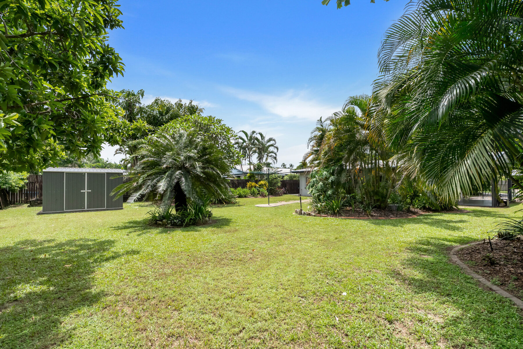 Rental: HOLLOWAYS BEACH, QLD, 4878 photo-10
