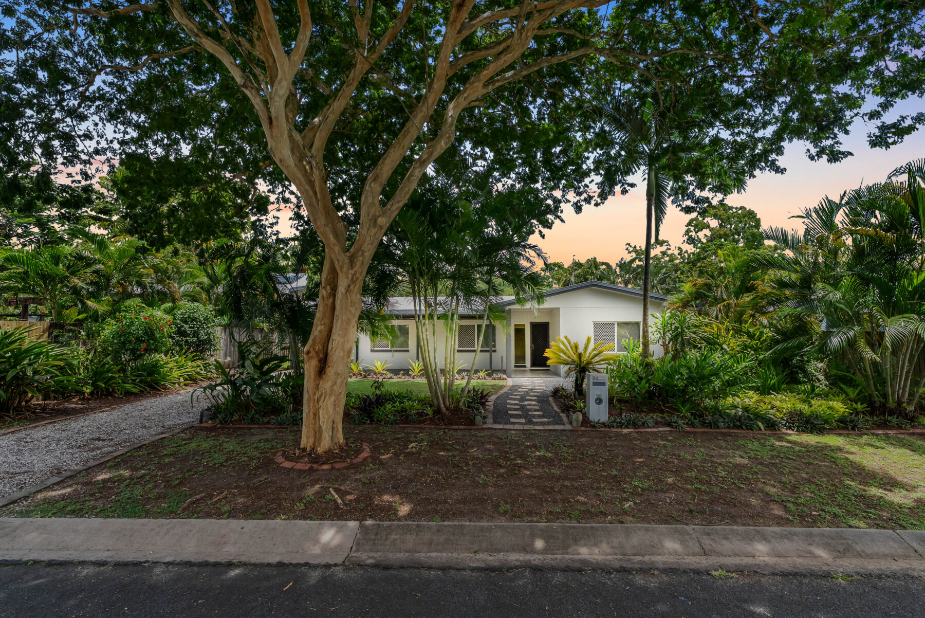 Rental: HOLLOWAYS BEACH, QLD, 4878 photo-11