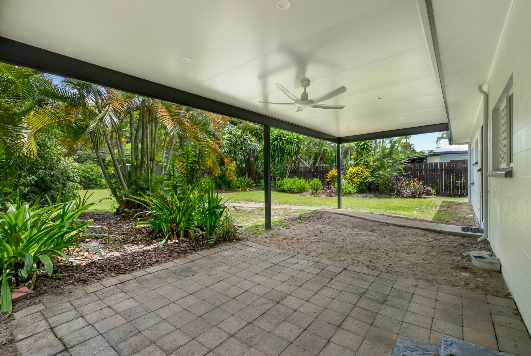 Rental: HOLLOWAYS BEACH, QLD, 4878 photo-12