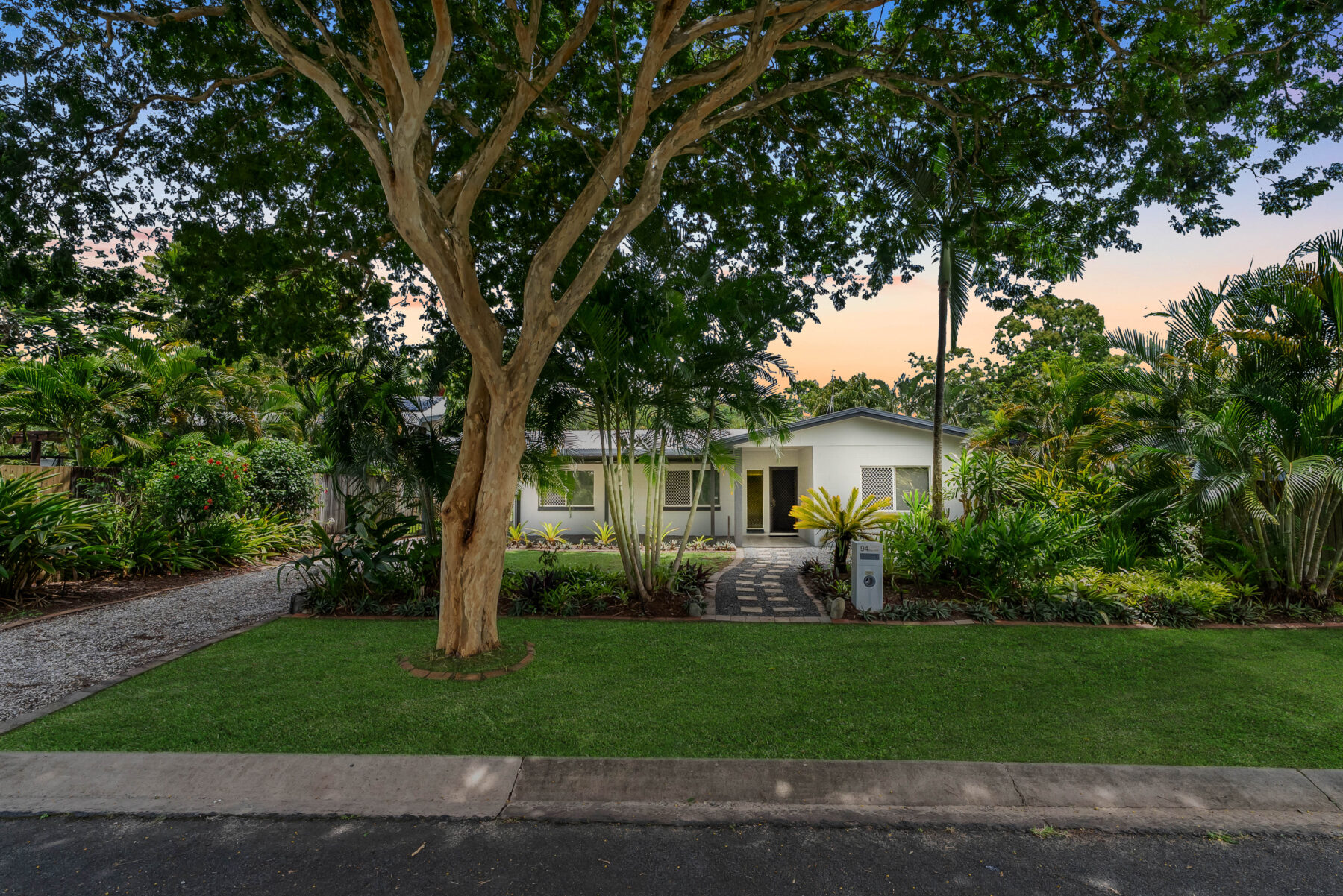 Rental: HOLLOWAYS BEACH, QLD, 4878 photo-13