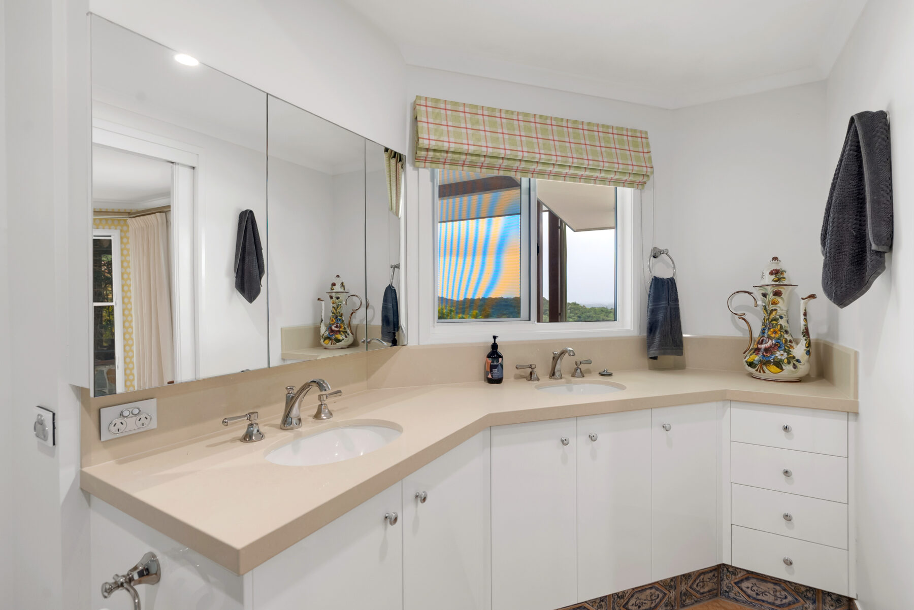 Property: 50-52 Lake Morris Road, KANIMBLA, QLD, 4870 photo-31