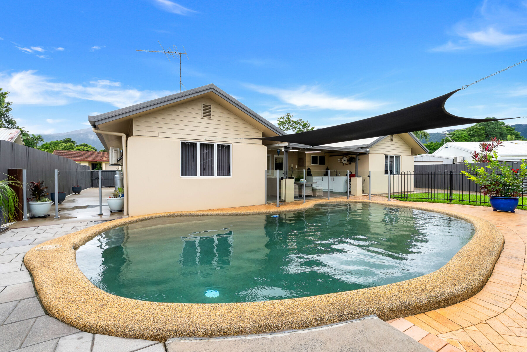 Property: 185 Robert Road, BENTLEY PARK, QLD, 4869 photo-9